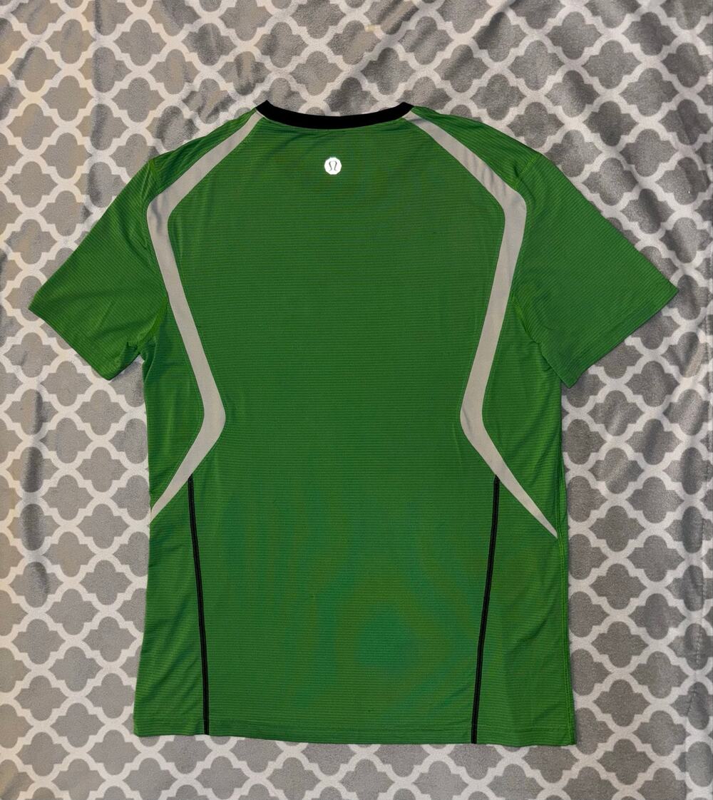 Men’s Lululemon shirt